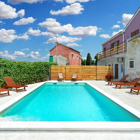 Valter 2136 Holiday home
